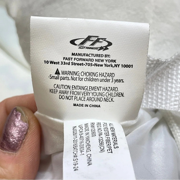 White sequence, teddy bear, backpack - Picture 10 of 10